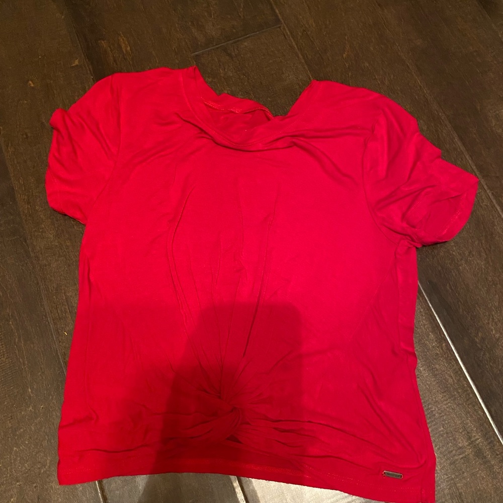 Hollister red tee